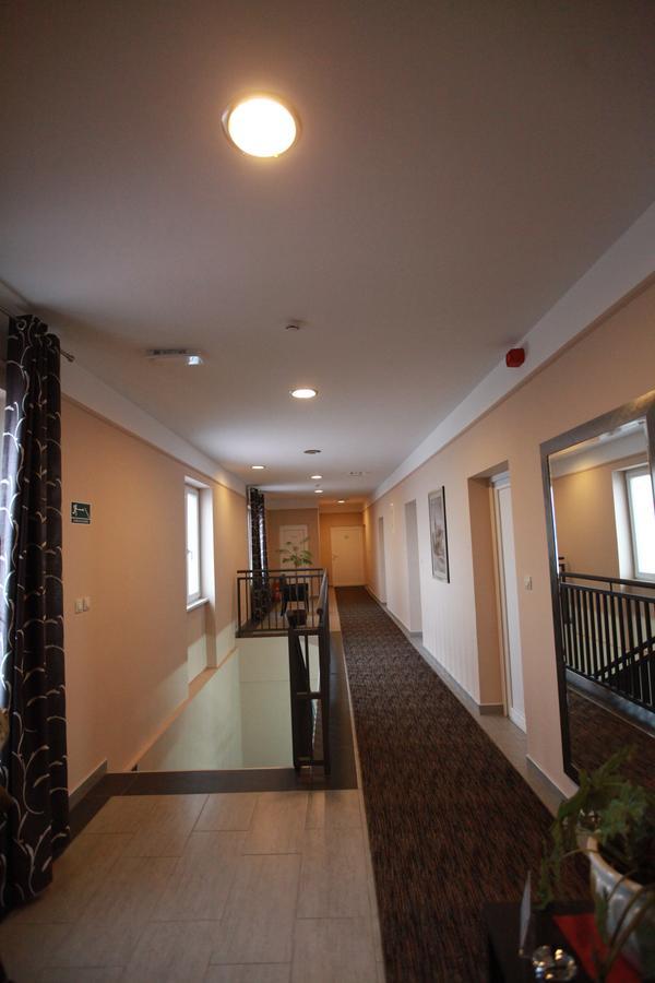 ביזובץ Hotel Petrijevci מראה חיצוני תמונה