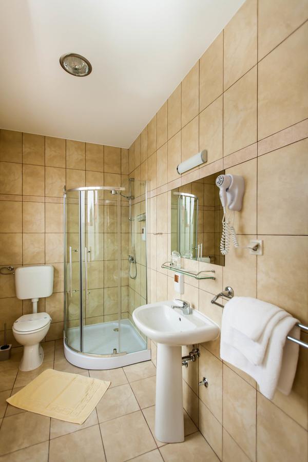 ביזובץ Hotel Petrijevci חדר תמונה